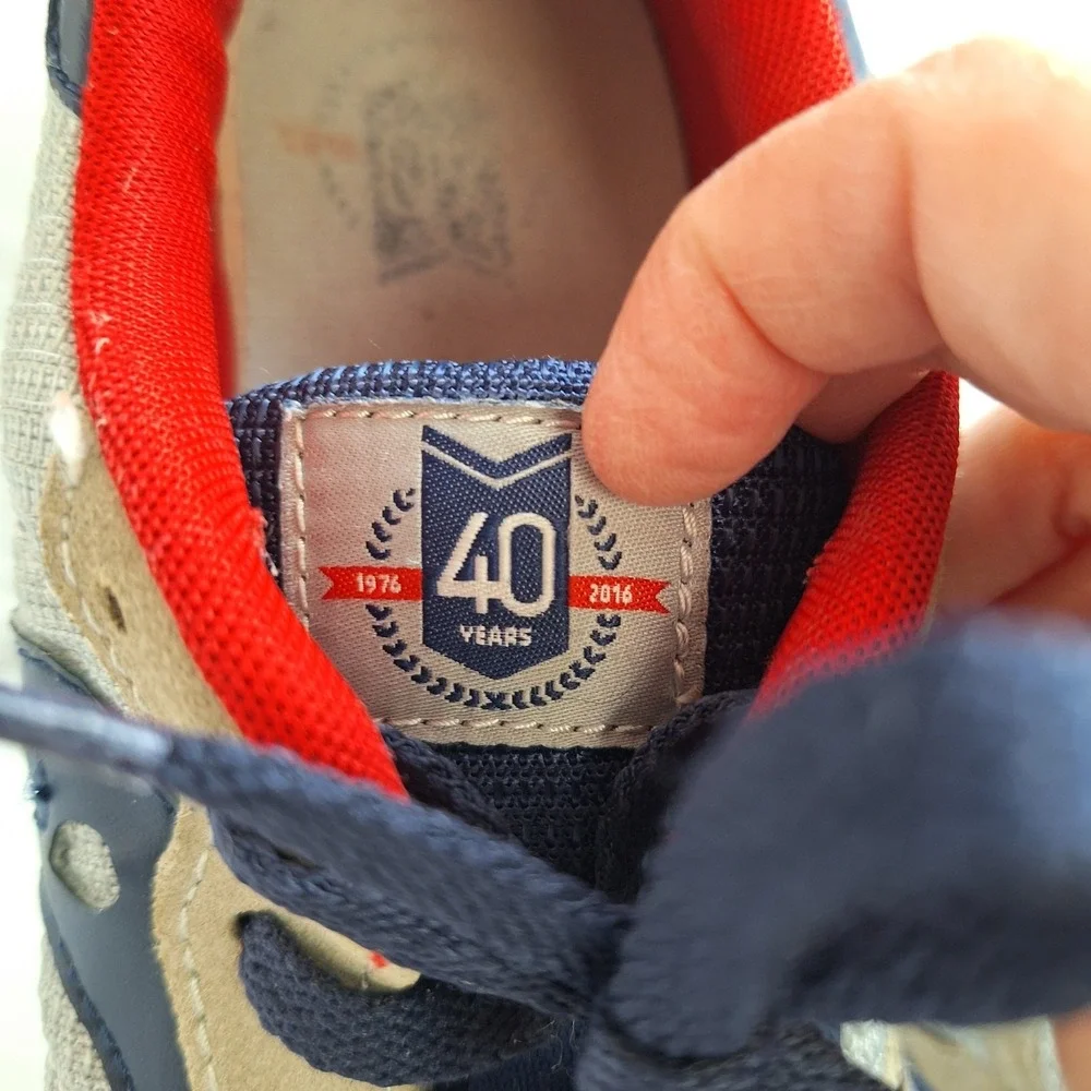 Saucony Essential Sneaker Women‎ Sz 8.5 Vintage Inspired Running Retro Classic